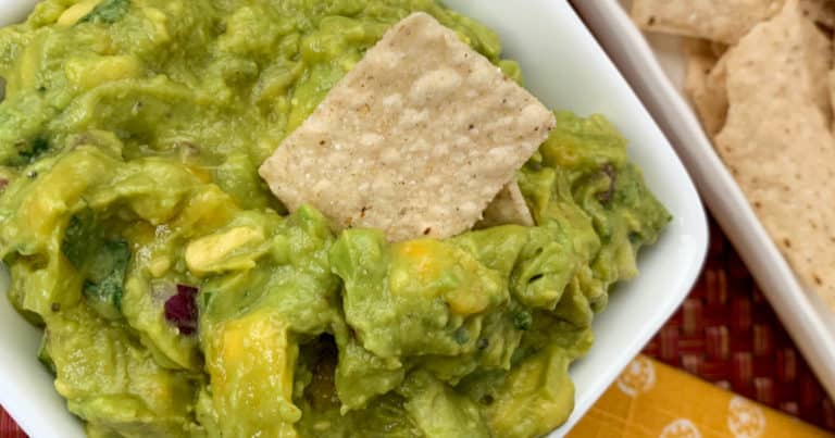 spicy sriracha guacamole