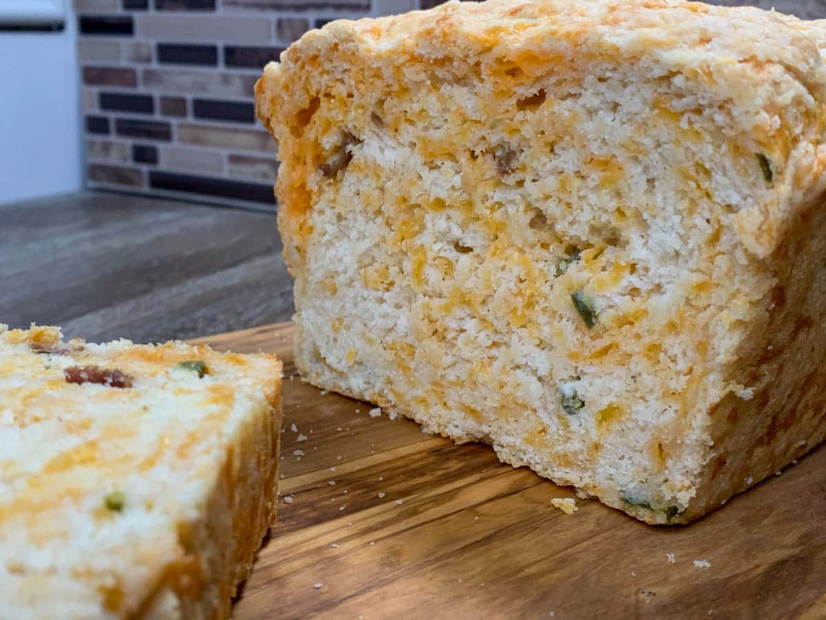Bacon Jalapeño Popper Cheesy Bread