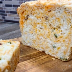 Bacon Jalapeño Popper Cheesy Bread