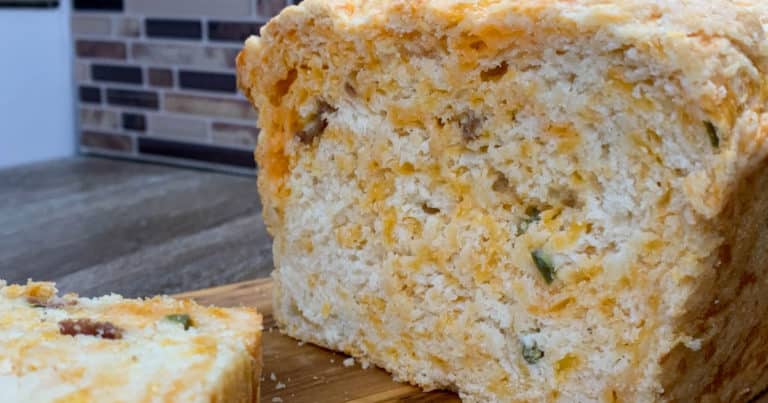 Bacon Jalapeño Popper Cheesy Bread