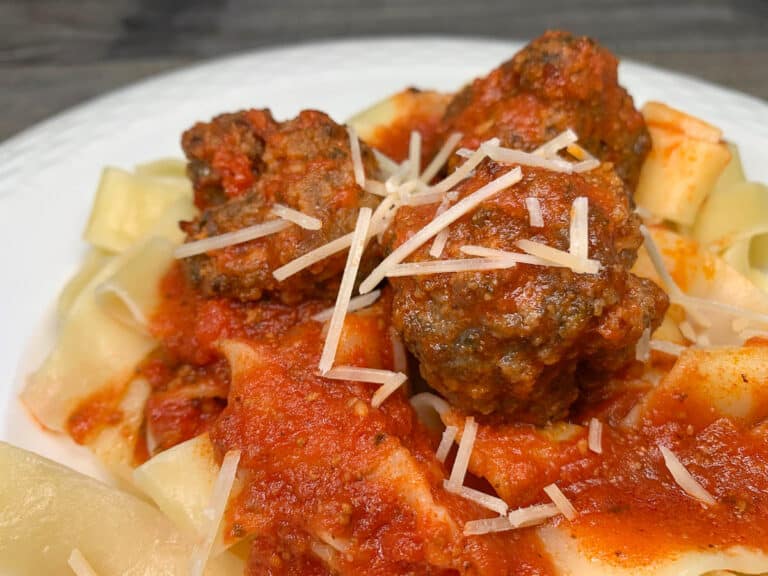 Italina meatballs with pasta